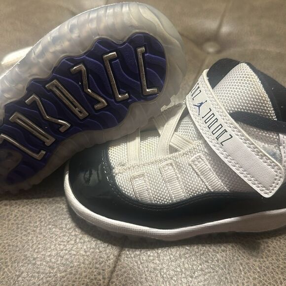 Retro 11’s size 6C - Picture 2 of 2